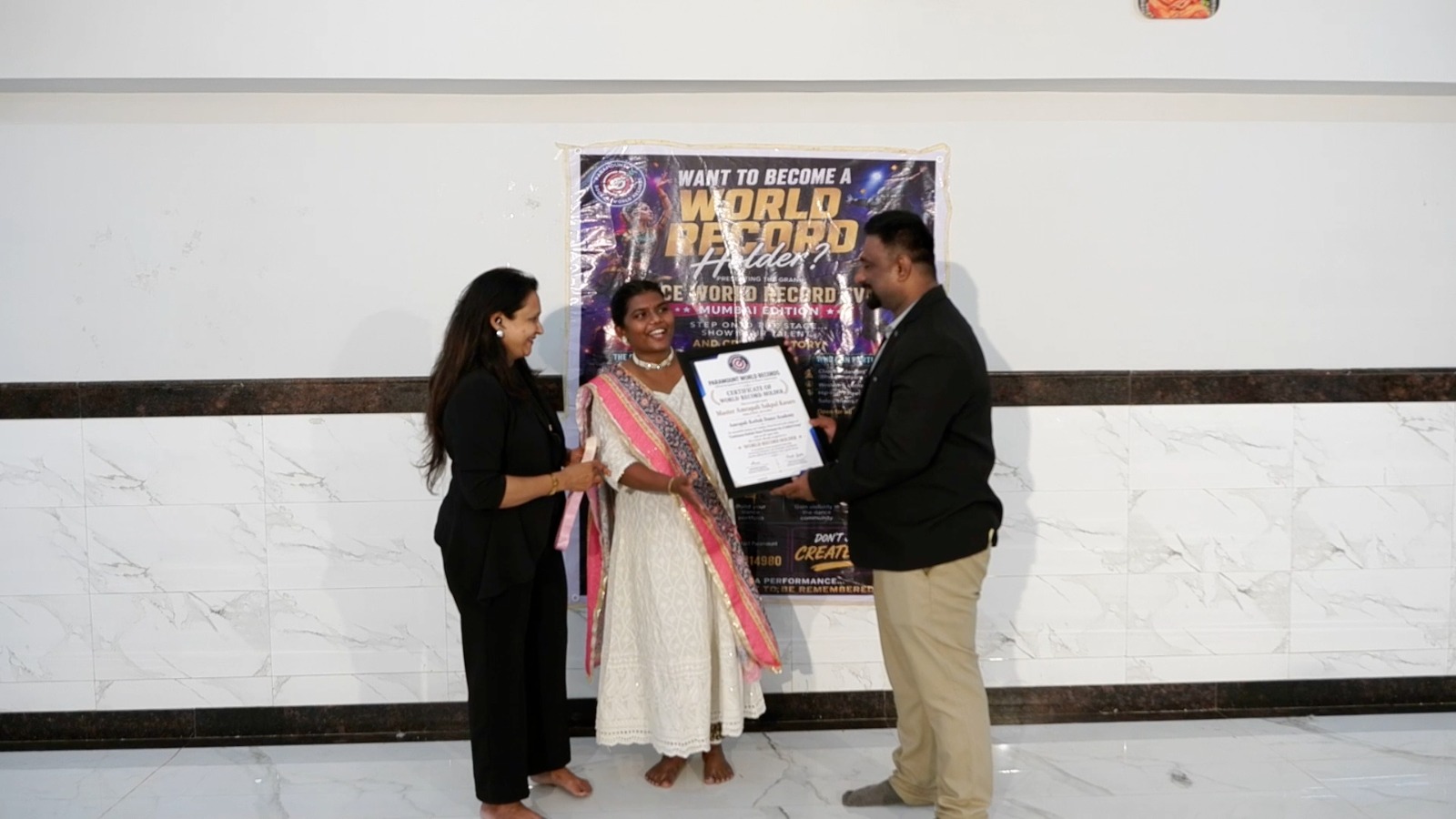 Amrapali Kathak Dance Academy — world record performance (5 of 16)