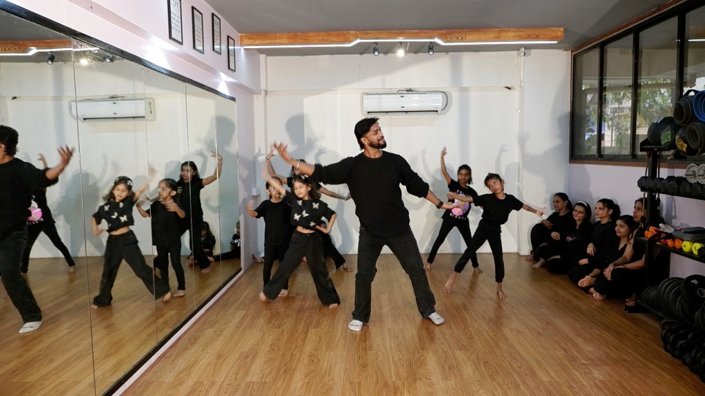 Group dance practice session at Dreamers Dance and Fitness Studio