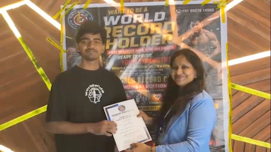 Iron Hub — fitness world record event, trainers and trainees (2 of 18)
