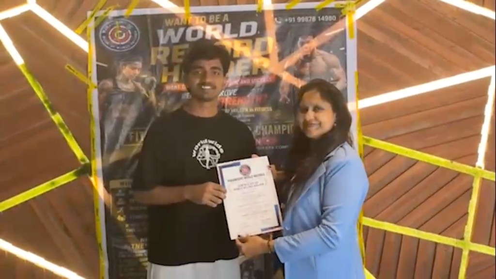 Iron Hub — fitness world record event, trainers and trainees (4 of 18)