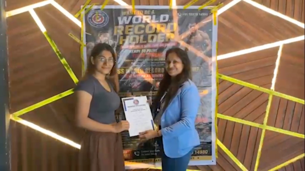 Iron Hub — fitness world record event, trainers and trainees (7 of 18)