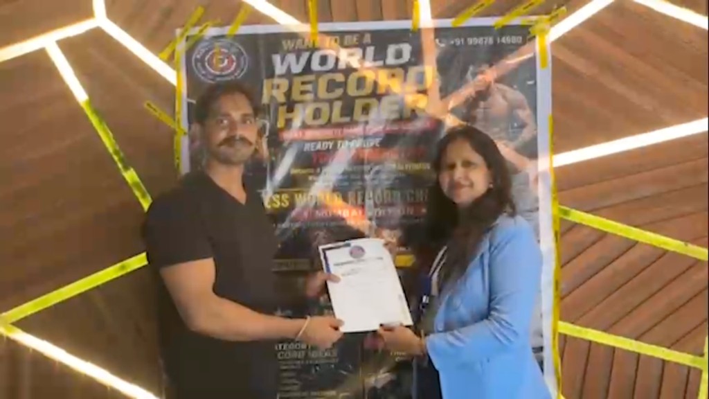 Iron Hub — fitness world record event, trainers and trainees (10 of 18)