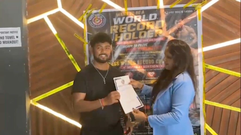 Iron Hub — fitness world record event, trainers and trainees (11 of 18)