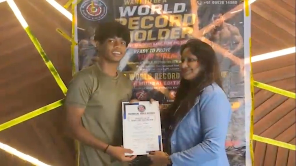 Iron Hub — fitness world record event, trainers and trainees (12 of 18)