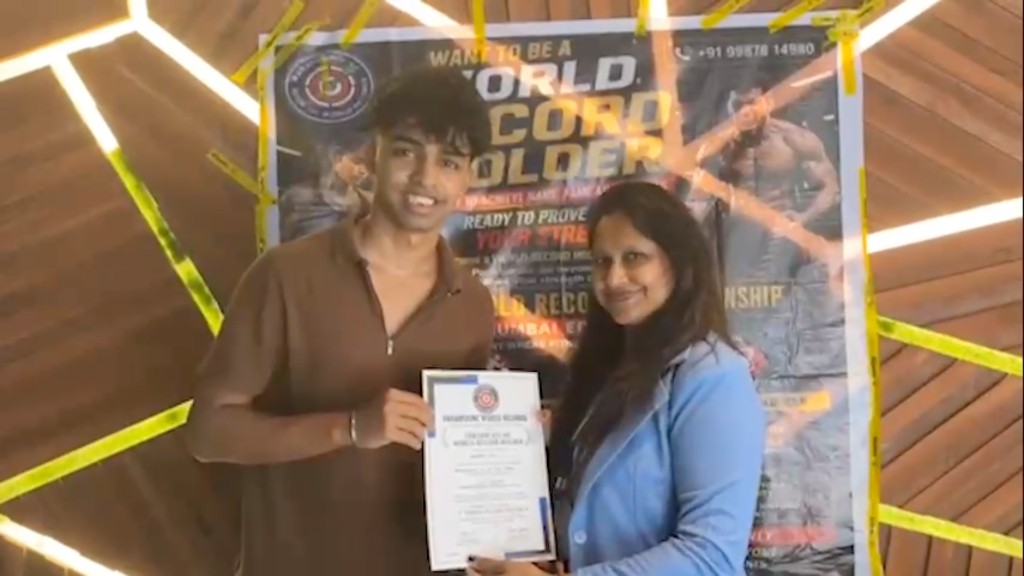 Iron Hub — fitness world record event, trainers and trainees (13 of 18)