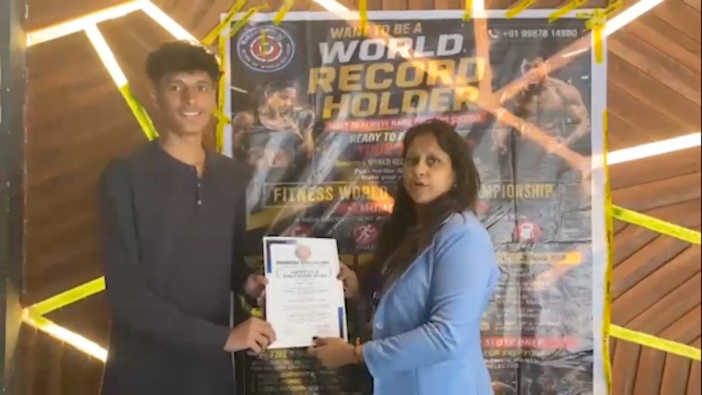 Iron Hub — fitness world record event, trainers and trainees (14 of 18)