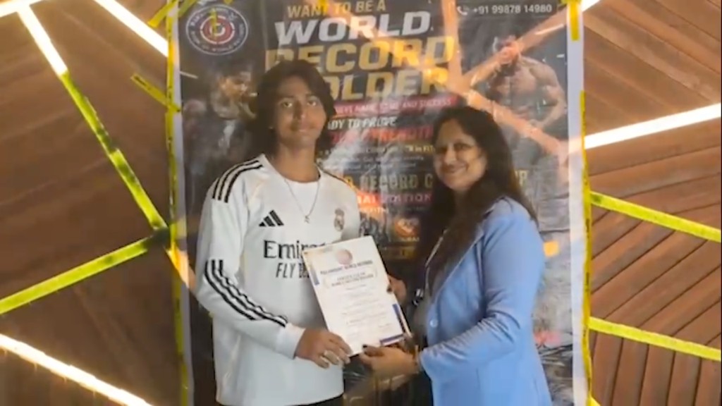 Iron Hub — fitness world record event, trainers and trainees (15 of 18)