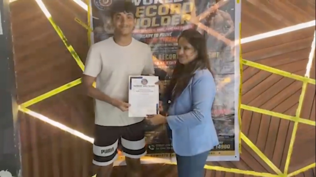 Iron Hub — fitness world record event, trainers and trainees (16 of 18)