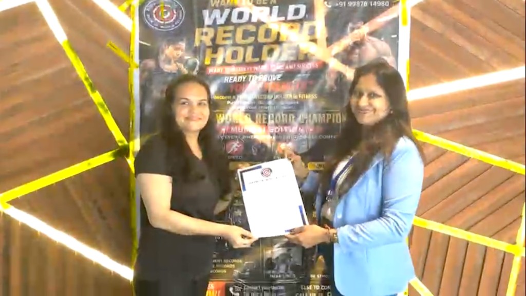 Iron Hub — fitness world record event, trainers and trainees (18 of 18)