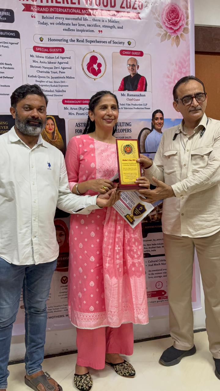 Award presentation at the Motherlywood 2026 Mother's Day celebration